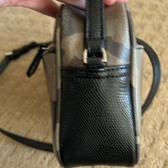 G.I.L.I Leather Camoflauge Crossbody Bag with Wallet - Picture 14 of 16